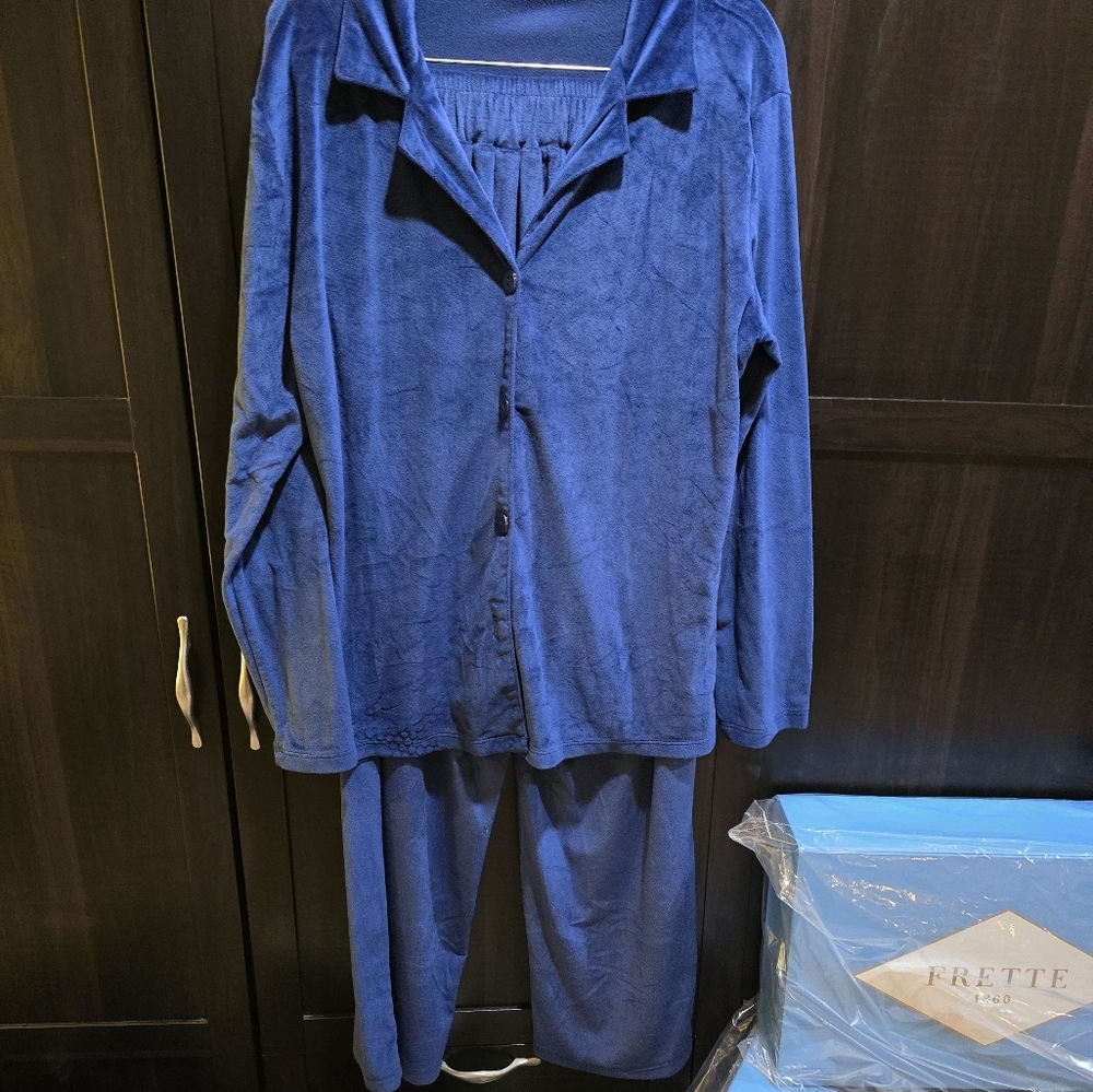 Intimates 2 PC MEL Sleep / Lounge  Velour Set  Size:Large - Picture 7 of 9